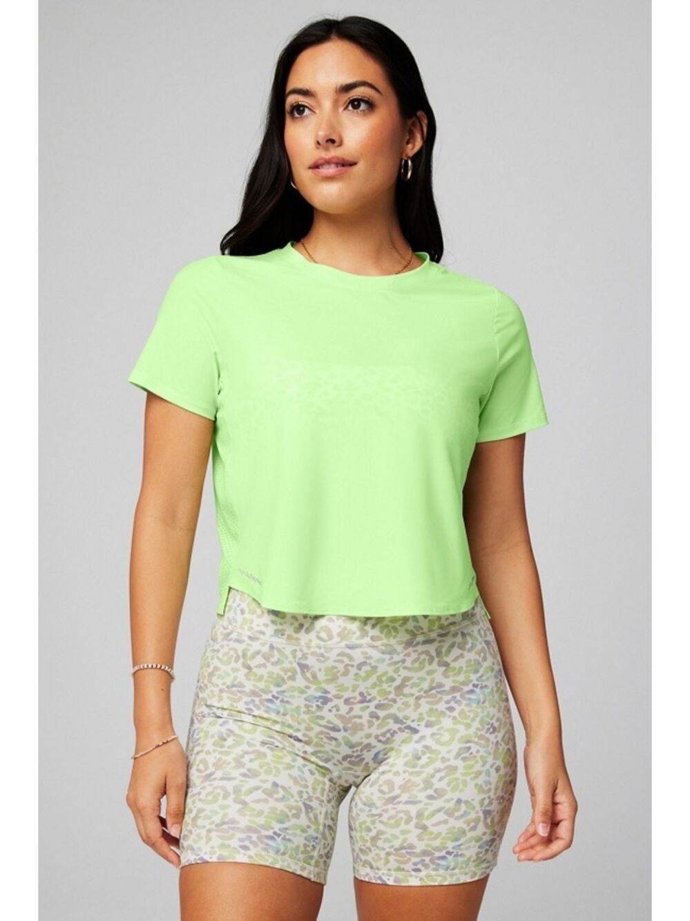 New Fabletics Essential Air One Lite Short Sleeve Top Sprout size M